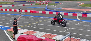 Okruhové testování Hypermotard 698 Mono